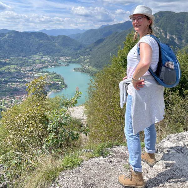 Irma op uitzichtspunt in de Dolomieten (Idromeer)